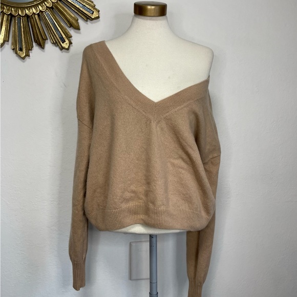 Serra Wool Cashmere V Neck Sweater - Picture 8 of 15